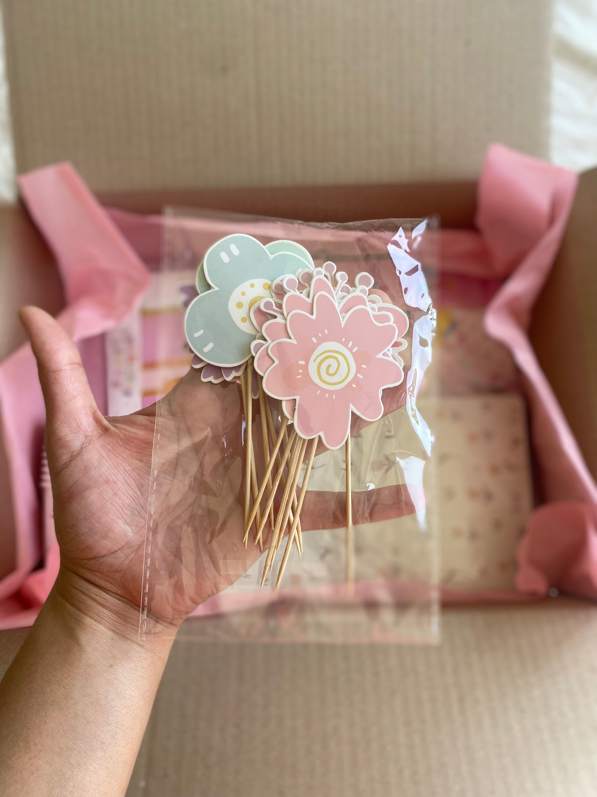 Papieren bloemcupcaketoppers (12 stuks)
