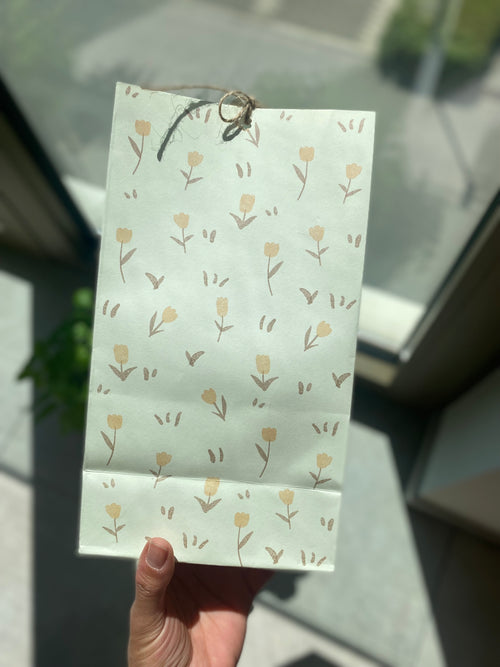 Flower-Shaped Paper Treat Bags (6 Count)