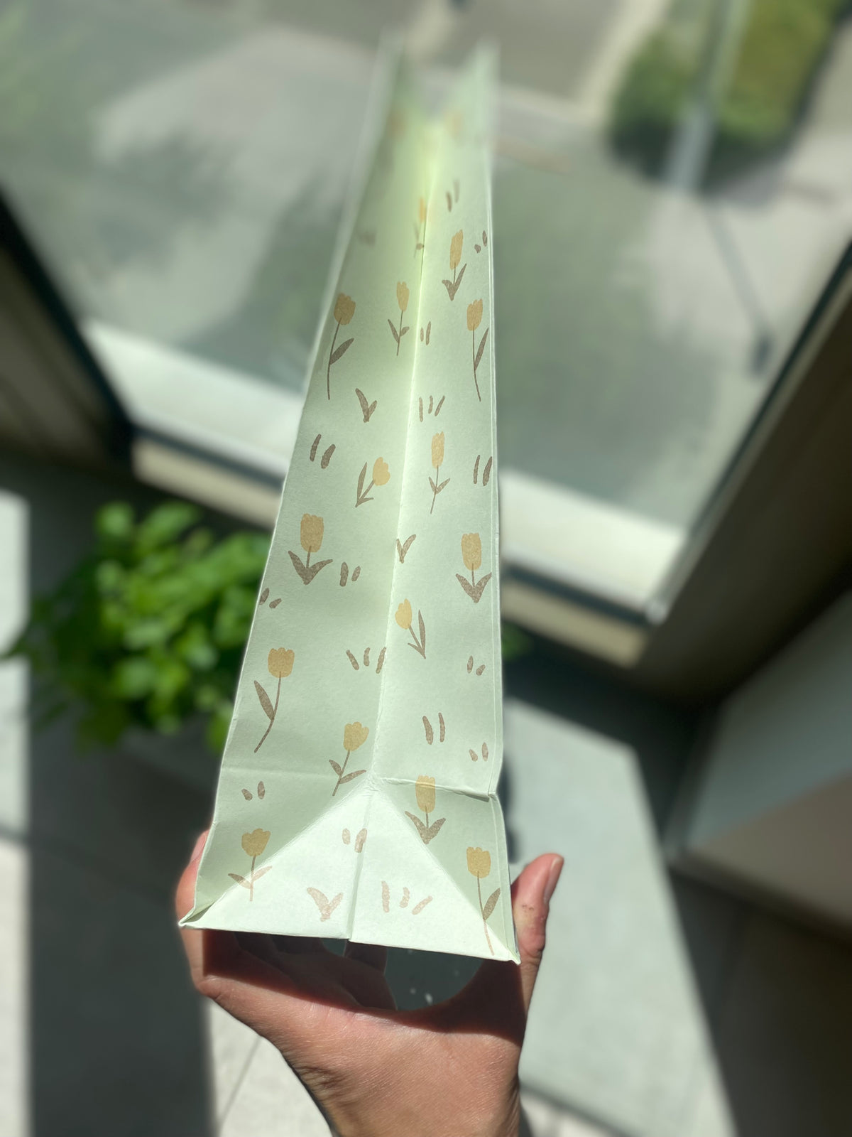 Flower-Shaped Paper Treat Bags (6 Count)