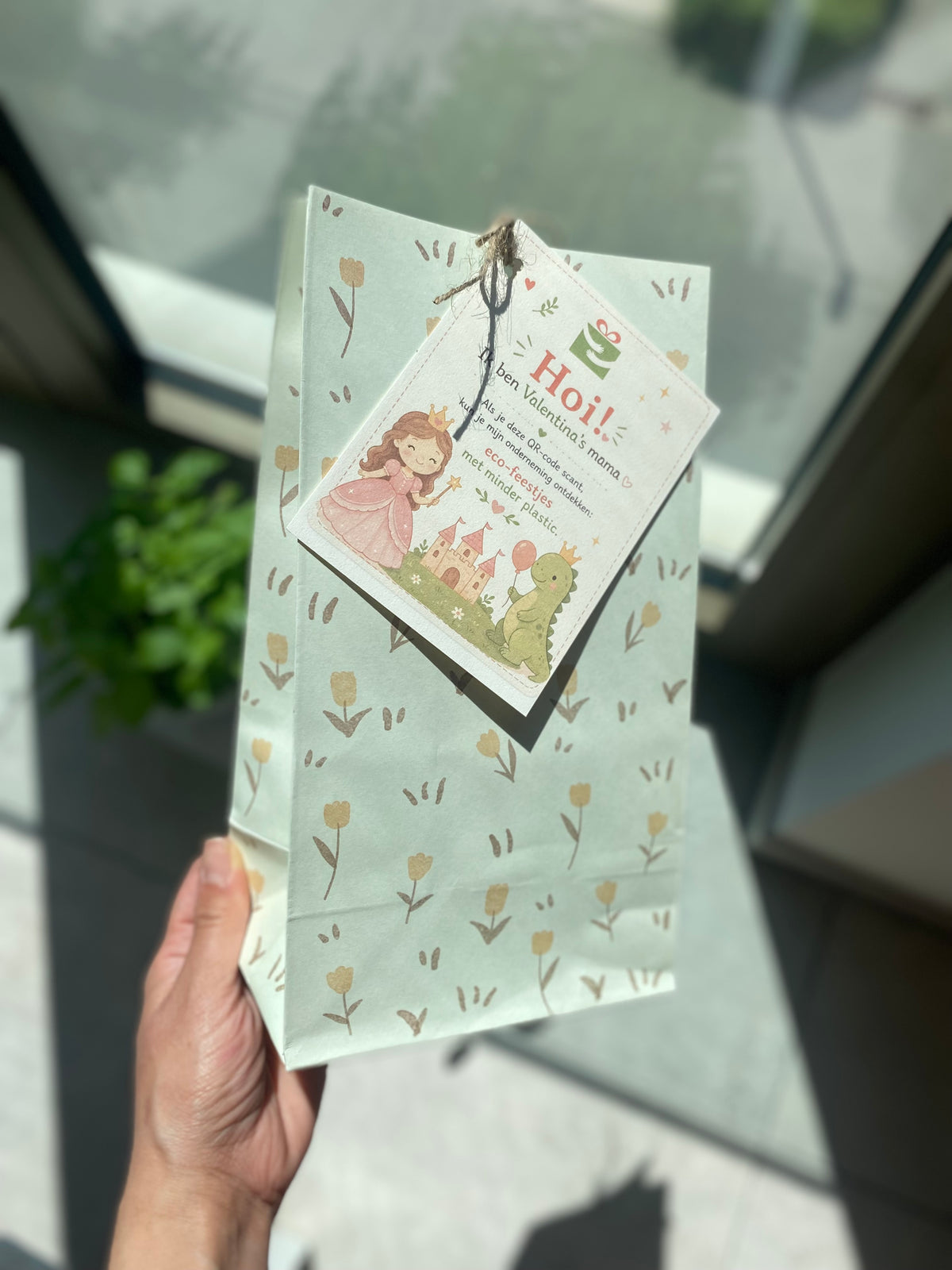 Flower-Shaped Paper Treat Bags (6 Count)