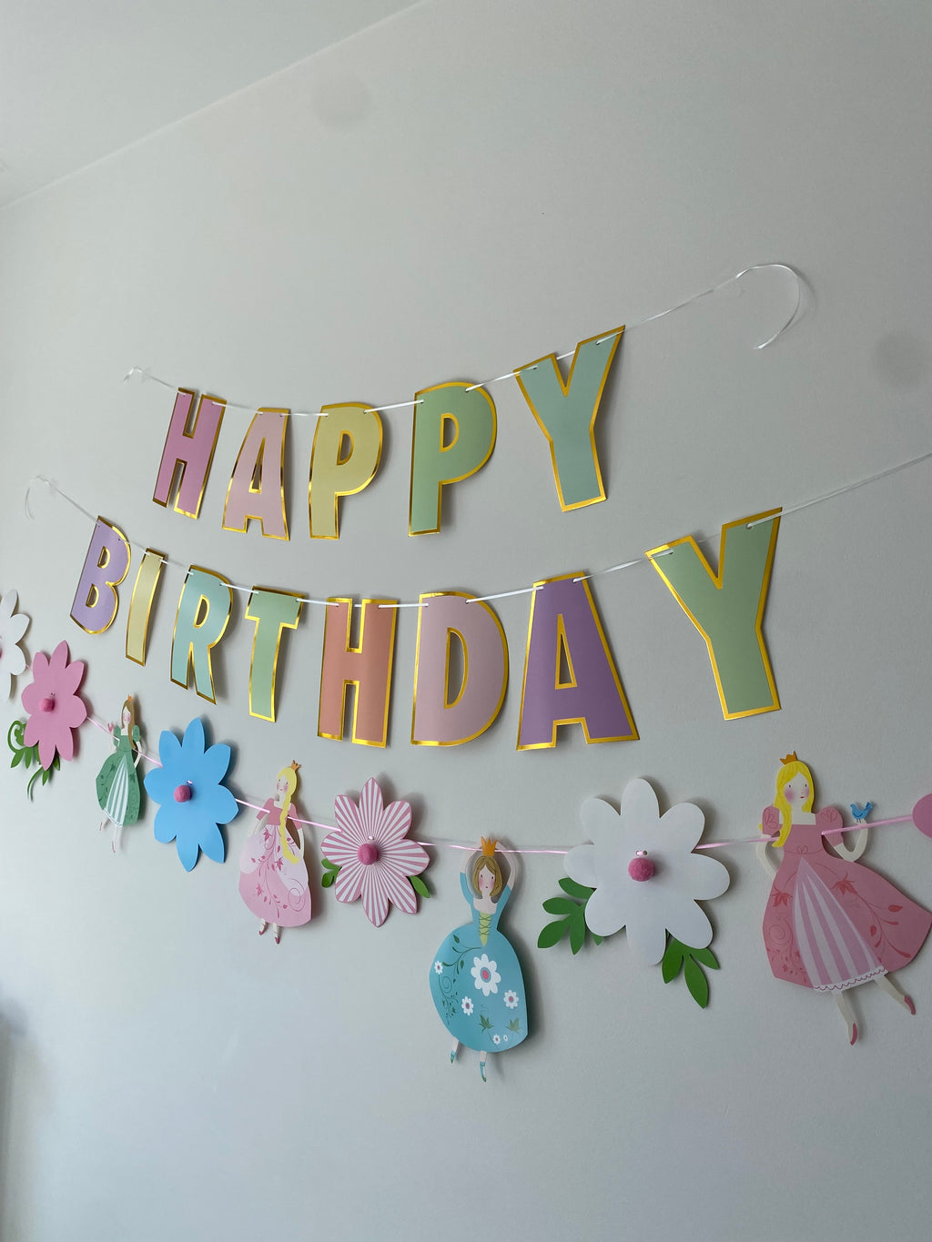Prinsessen slinger met bloemen en pomp