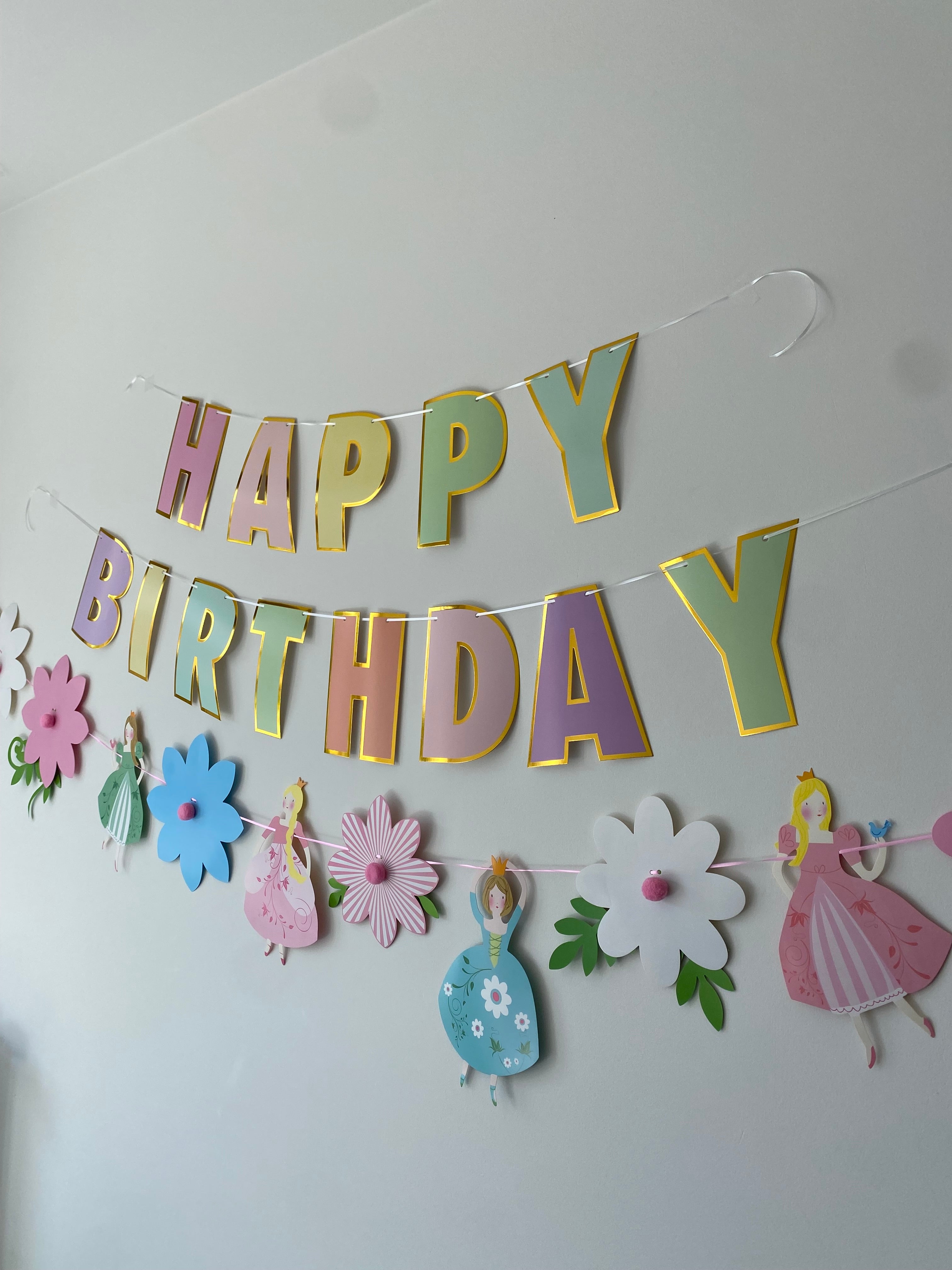 Prinsessen slinger met bloemen en pomp