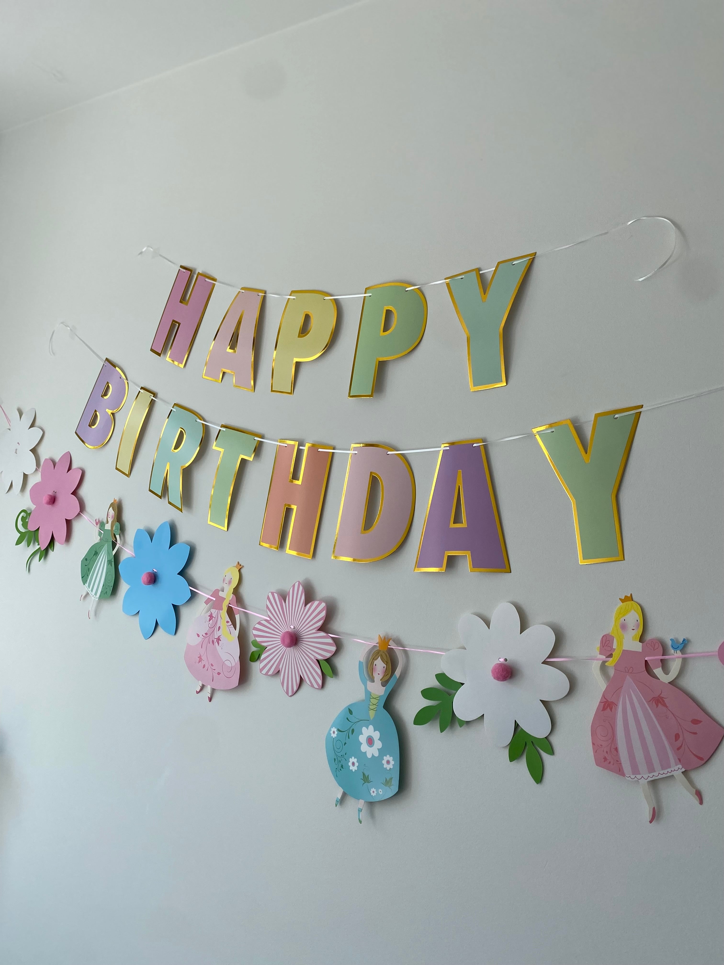 Prinsessenslinger met bloemen en pompons